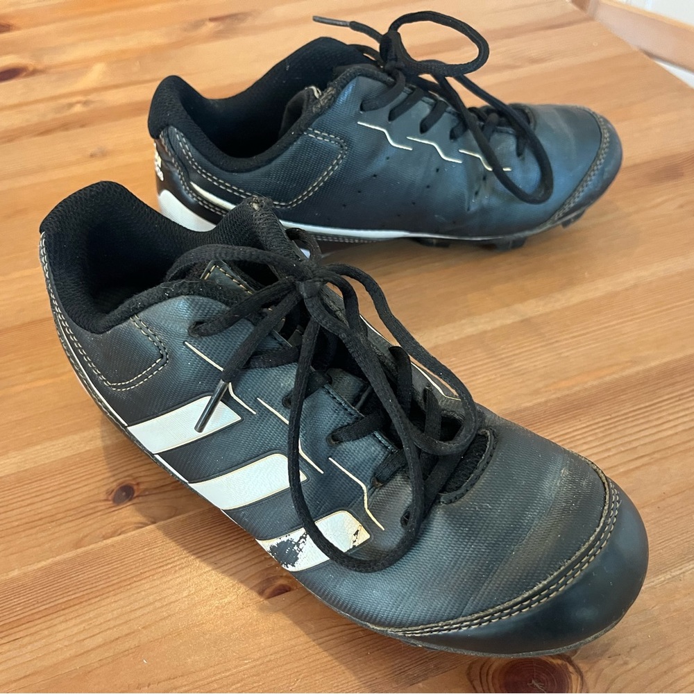 Adidas kids baseball softball cleats, black and white, size 2.5